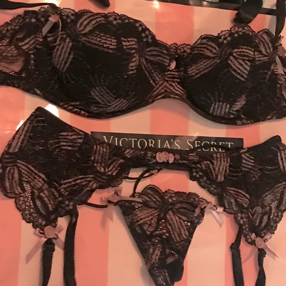 4 Pc Chantal Thomass Bra Set - Picture 7 of 15